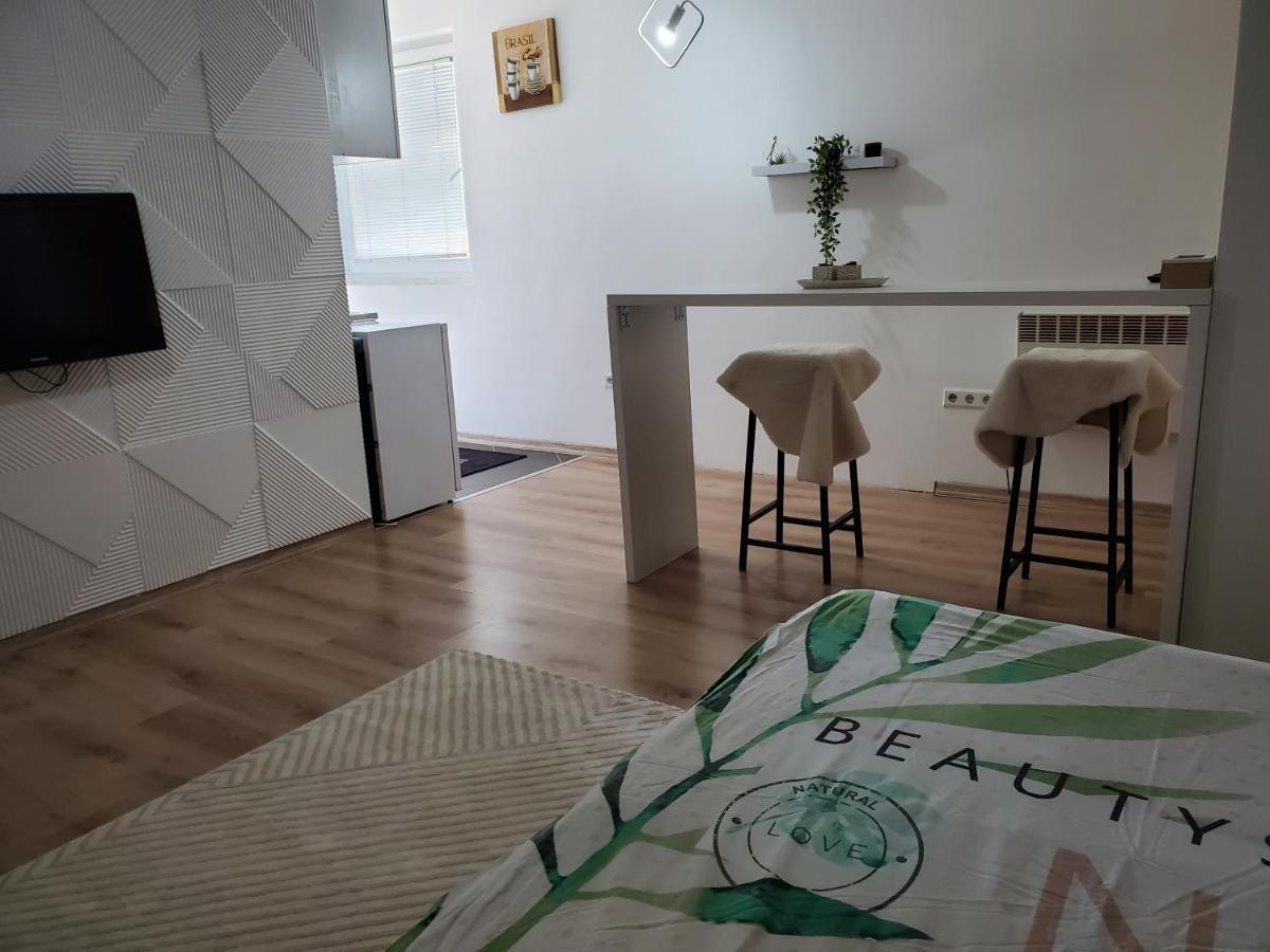 Sleep And Drive White Apartment Sarajevo Exterior photo